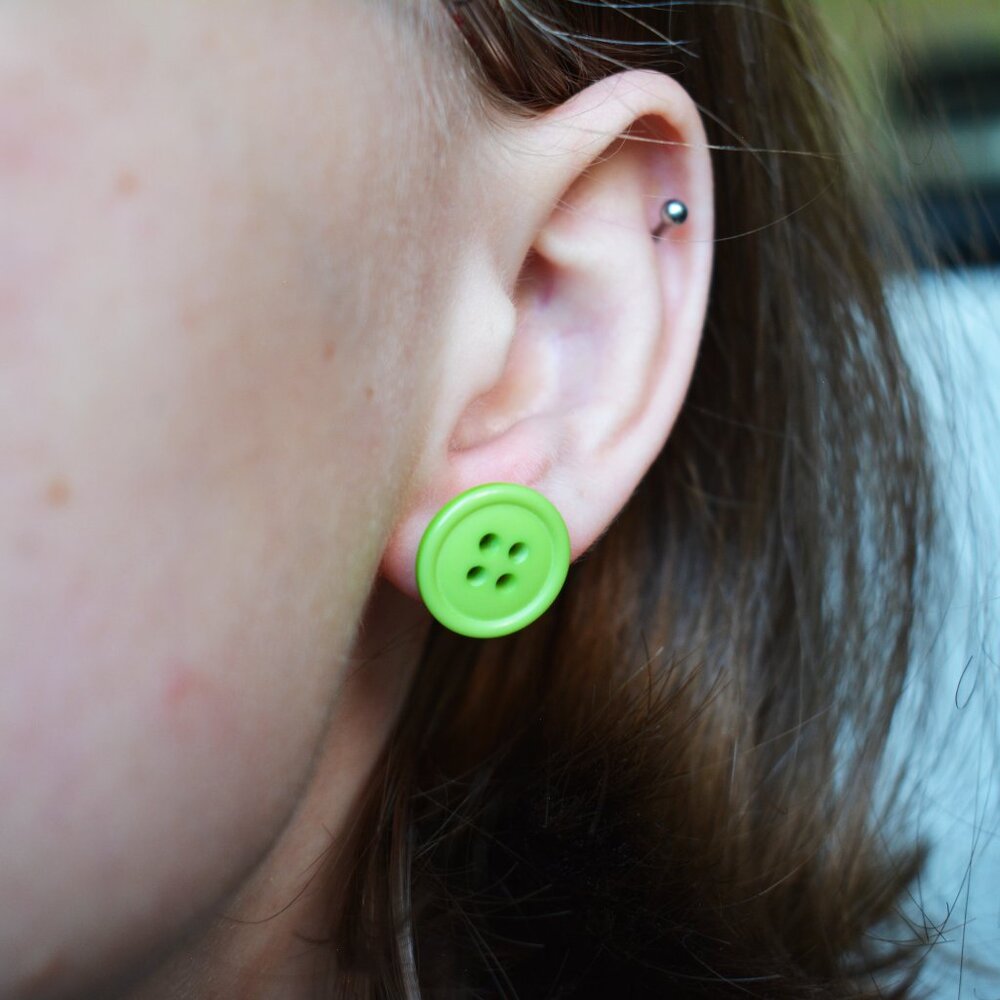 ❤️ Lime Green Button Stud Earrings - Picture 5 of 6